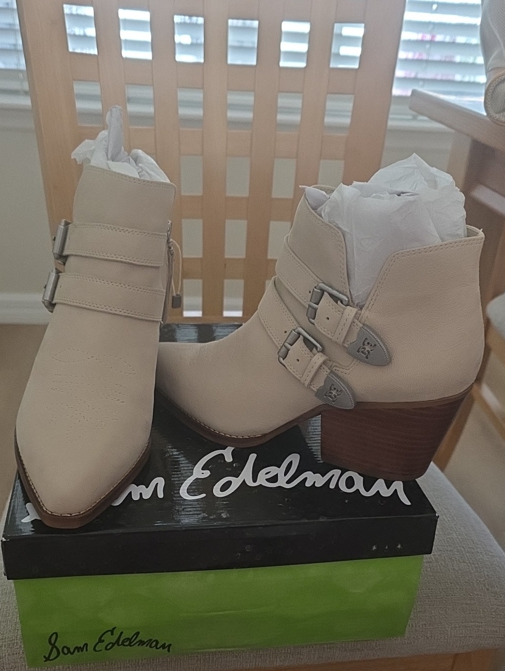 NIB Sam Edelman Cream Leather Buckle Strap Ankle Boots